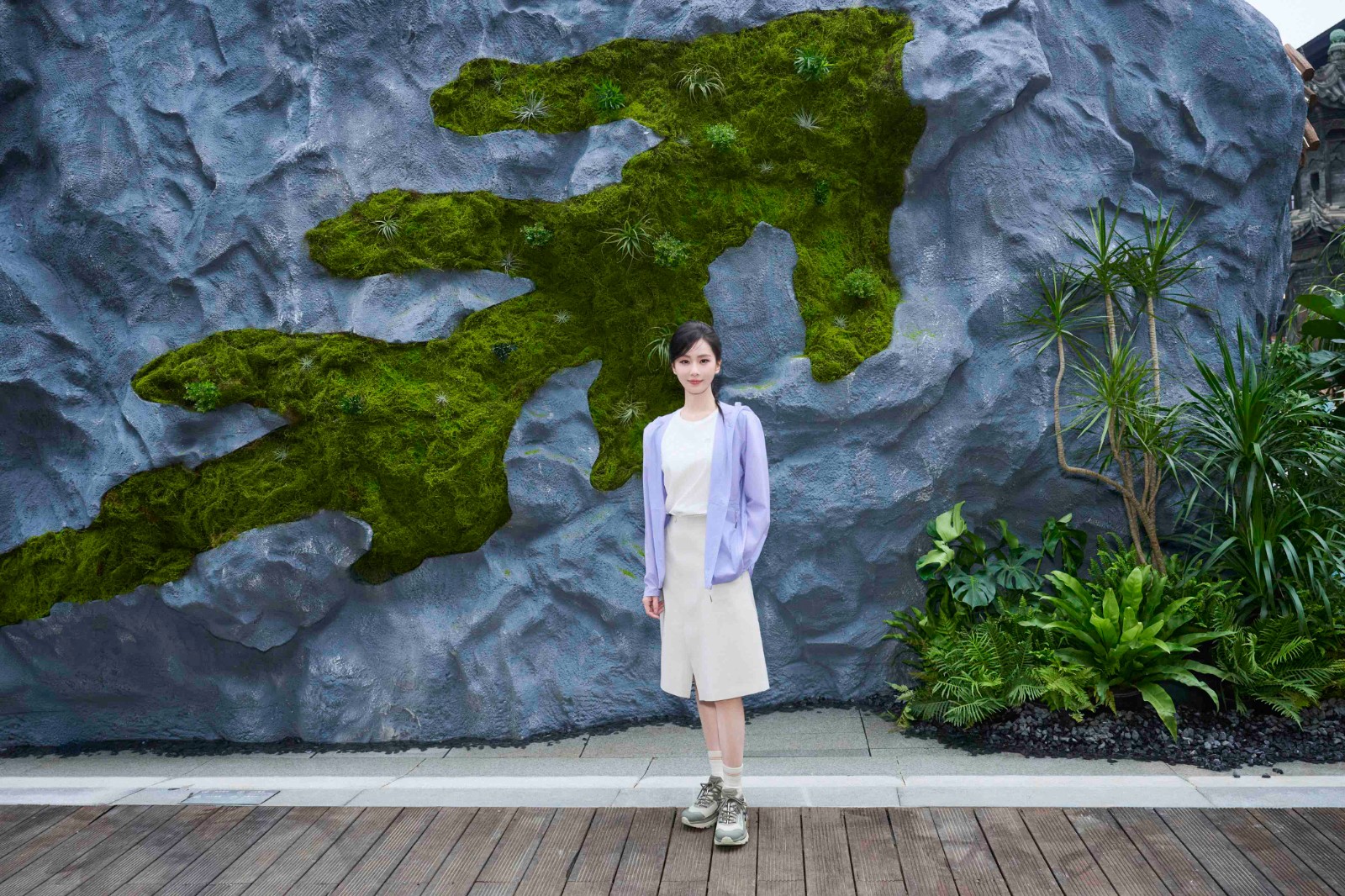 品牌代言人刘诗诗出席可隆「咬山集」.jpg