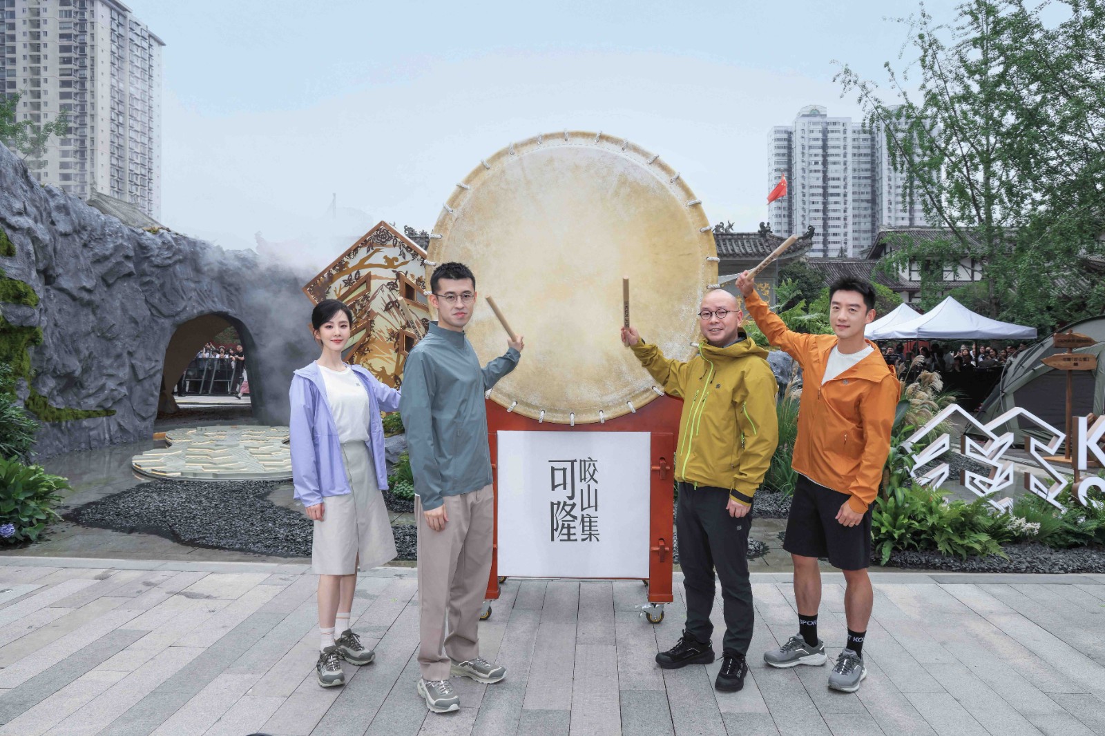 击鼓合影.jpg
